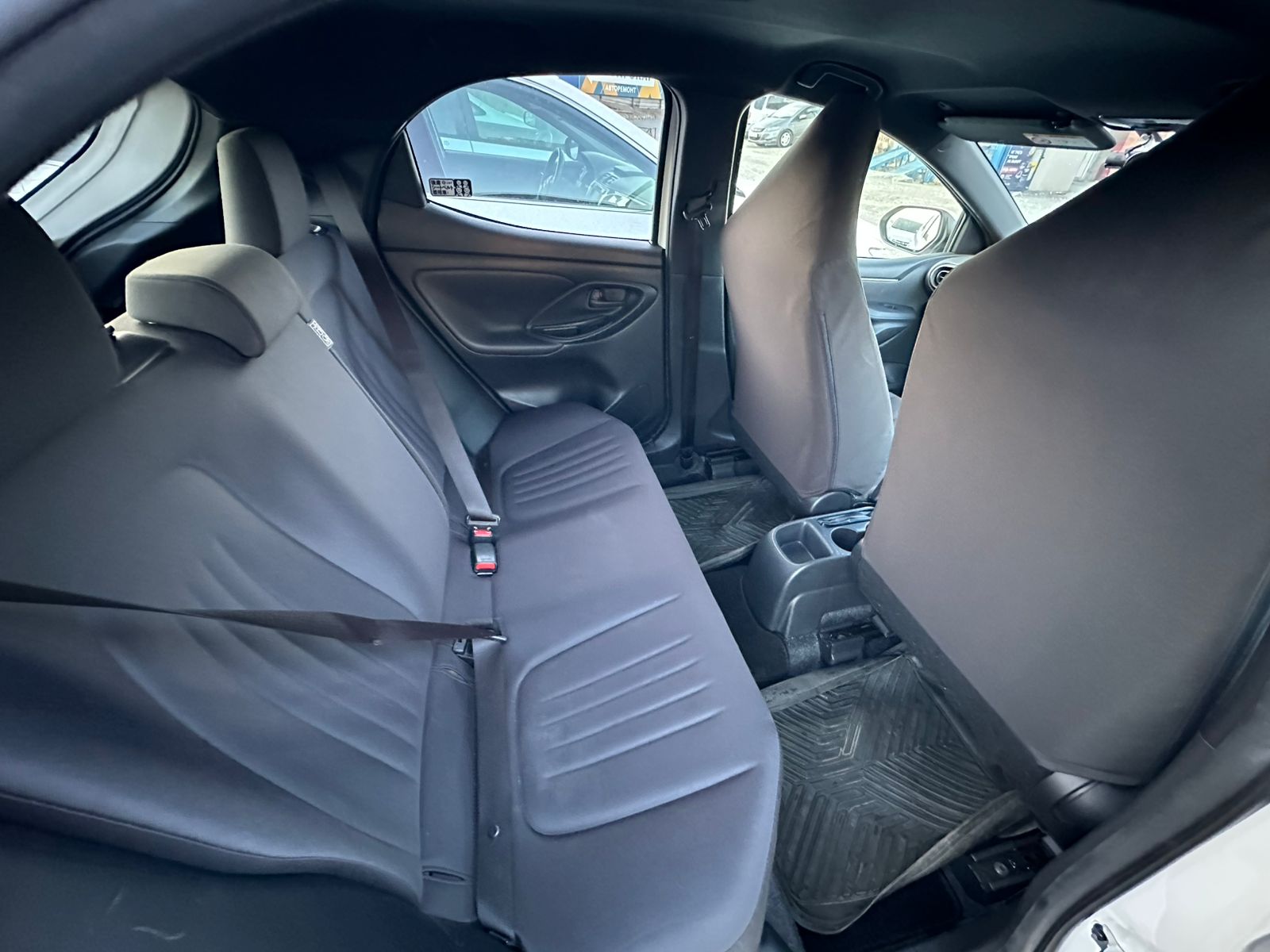 TOYOTA Yaris