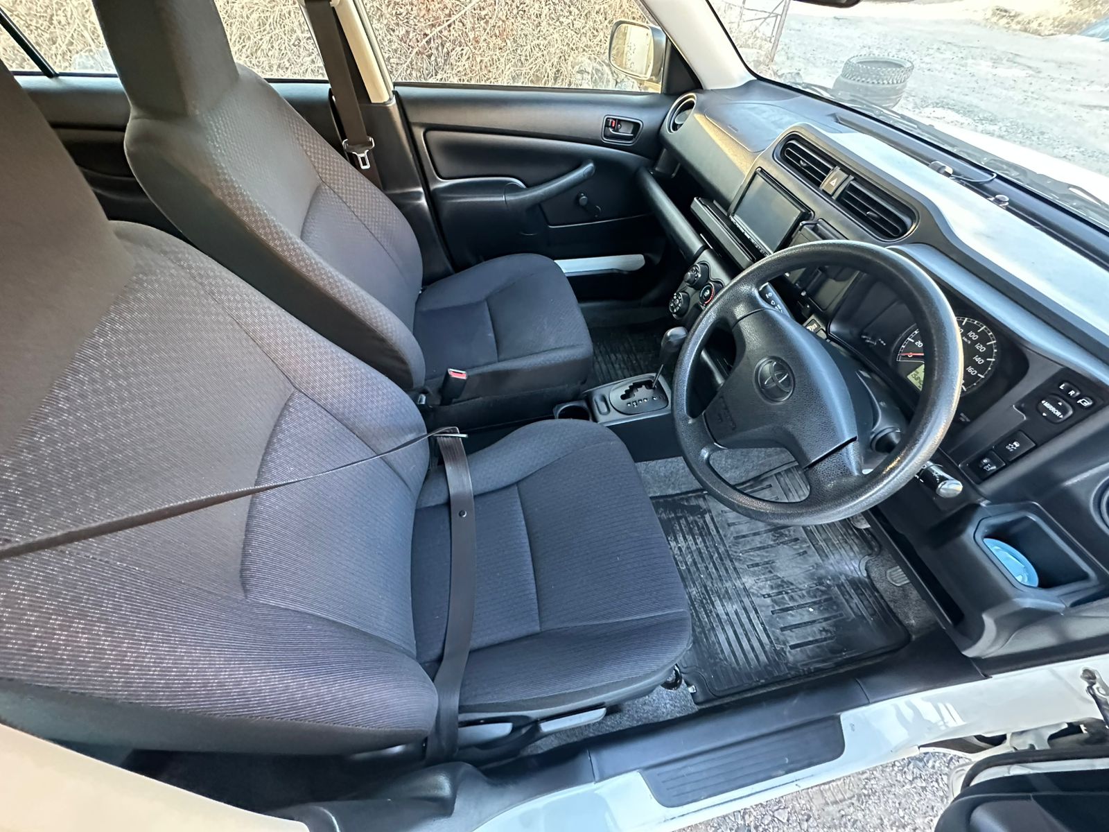 TOYOTA Corolla Sedan