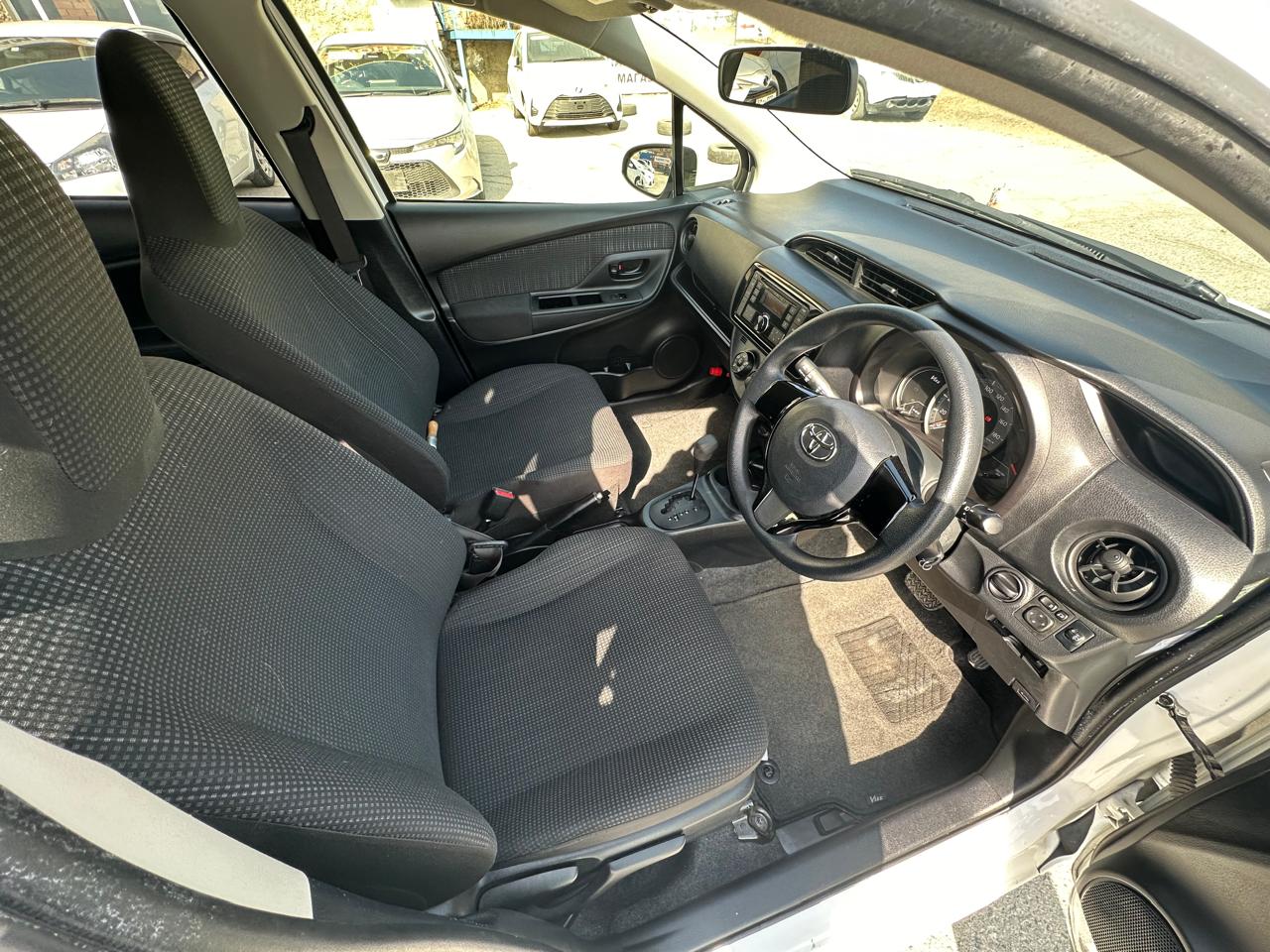 TOYOTA Vitz